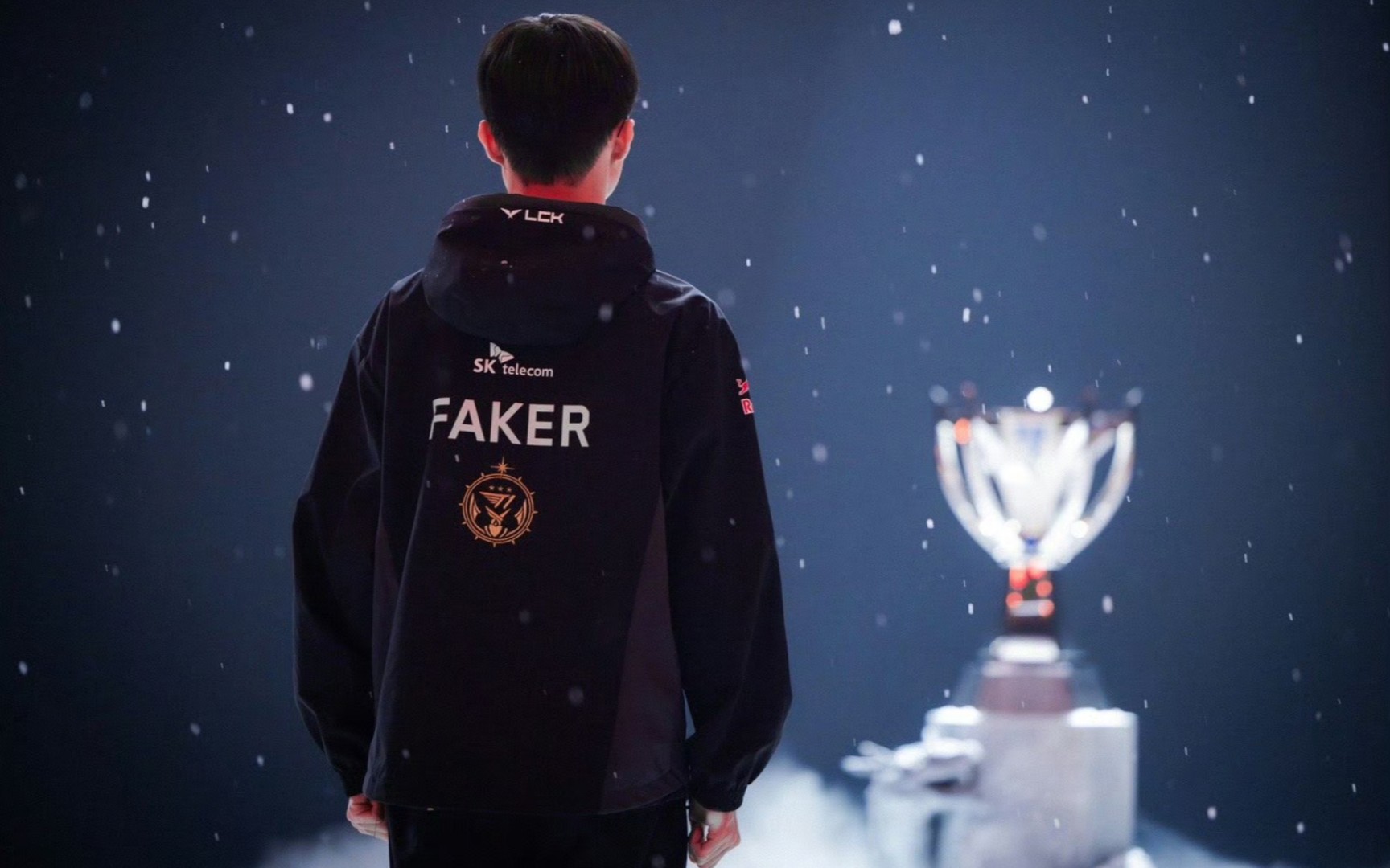 Rookie：Qingtian那波1v3挺帅的，我们五个人会为冠军而努力